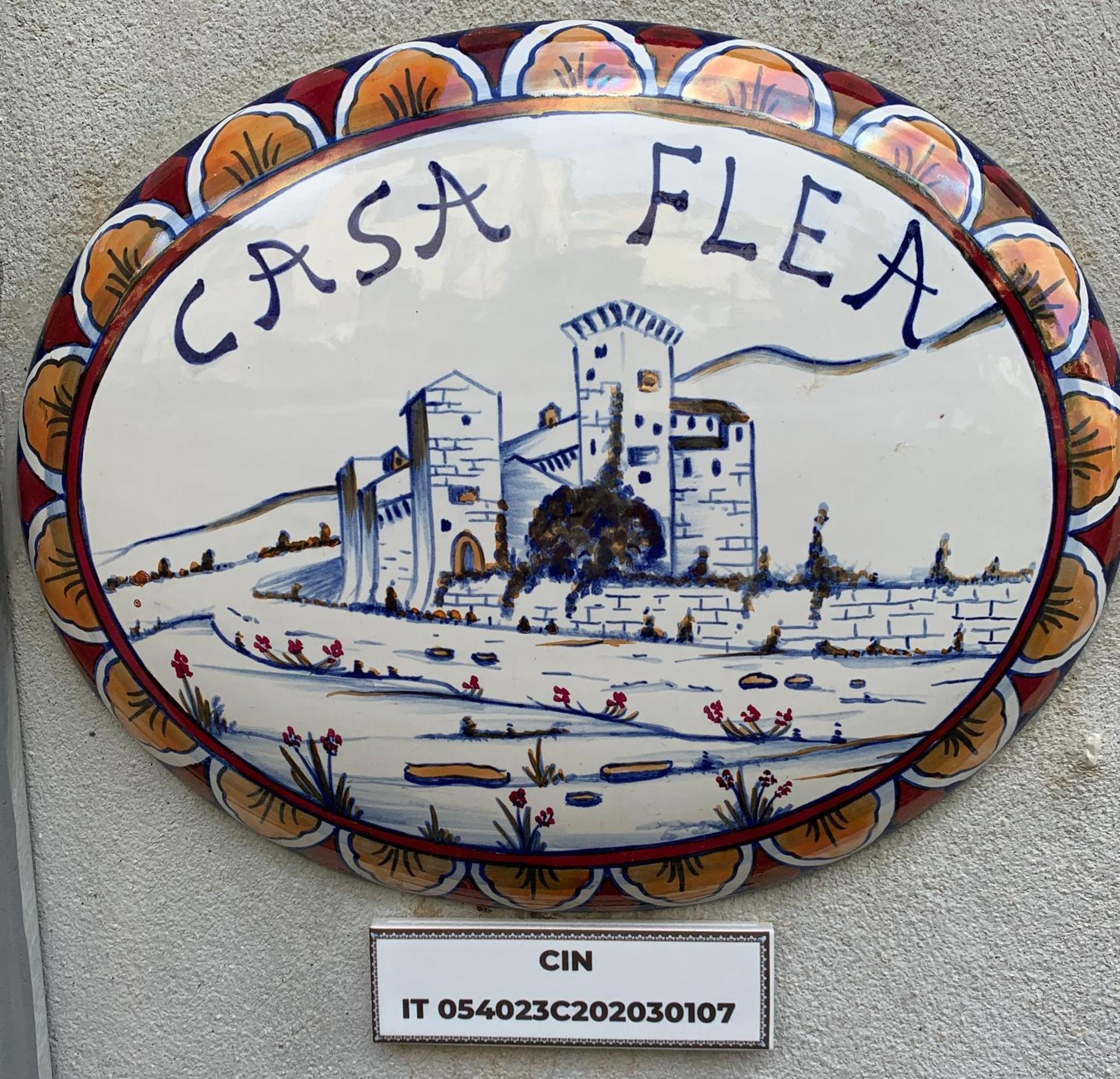 Casa Flea - Holiday Apartment With 2 Bedrooms グアルド・タディーノ エクステリア 写真
